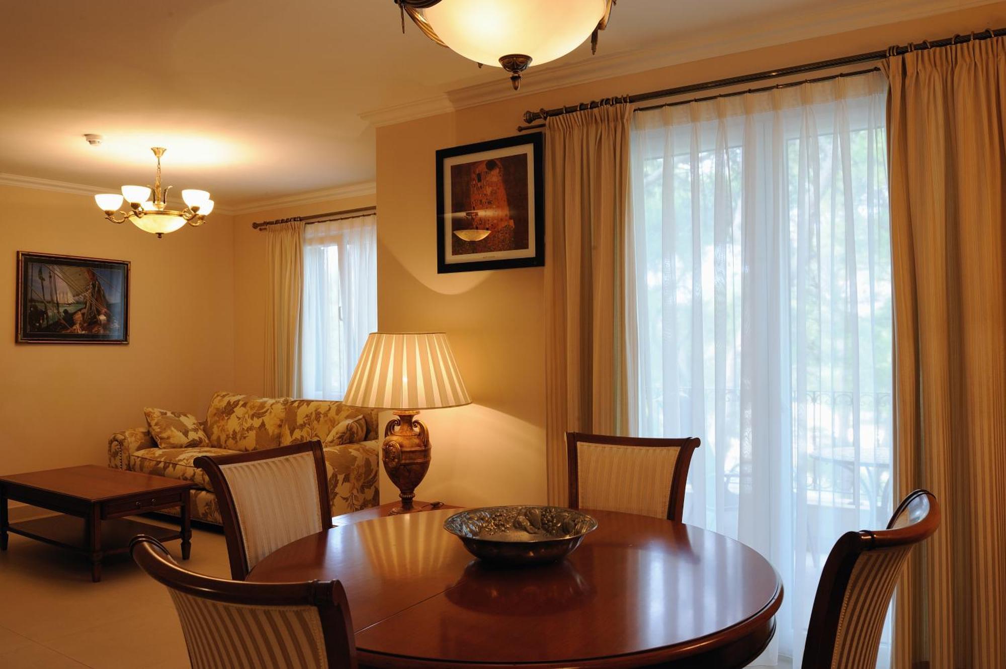 Hotel Solitudo Uble ภายนอก รูปภาพ