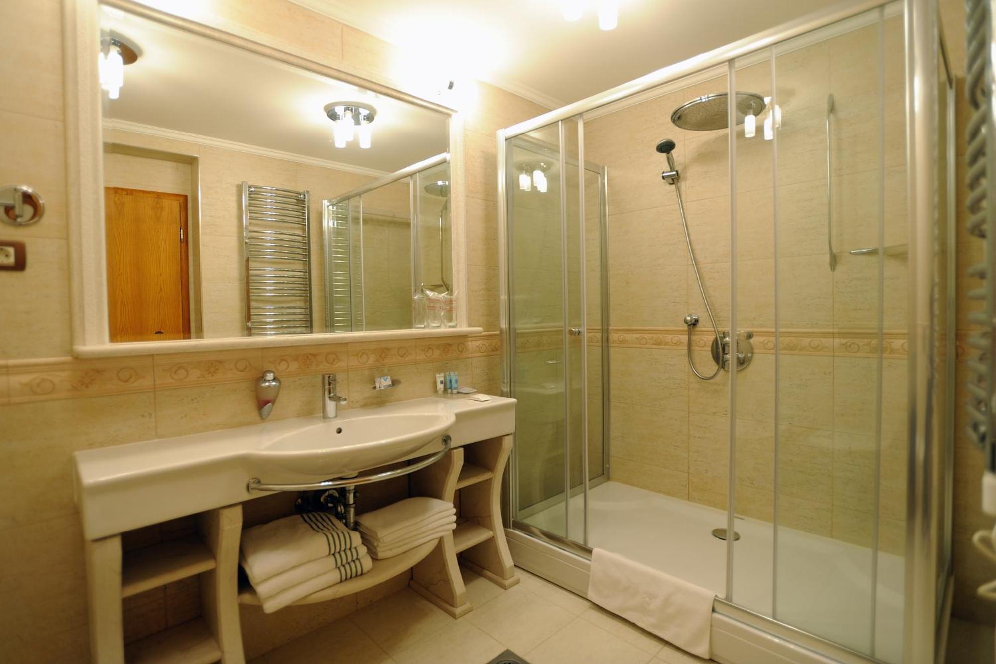 Hotel Solitudo Uble ภายนอก รูปภาพ