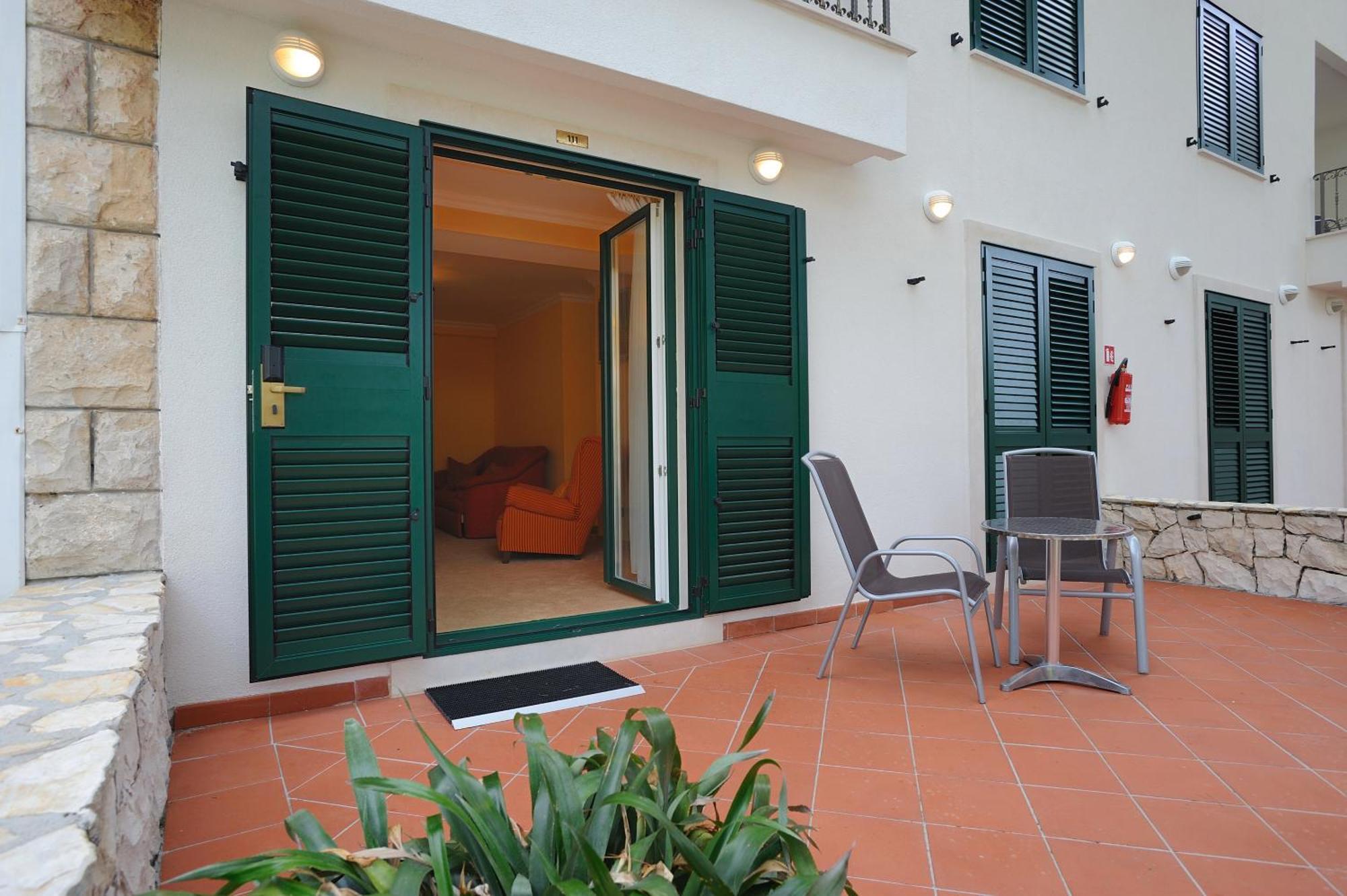 Hotel Solitudo Uble ภายนอก รูปภาพ