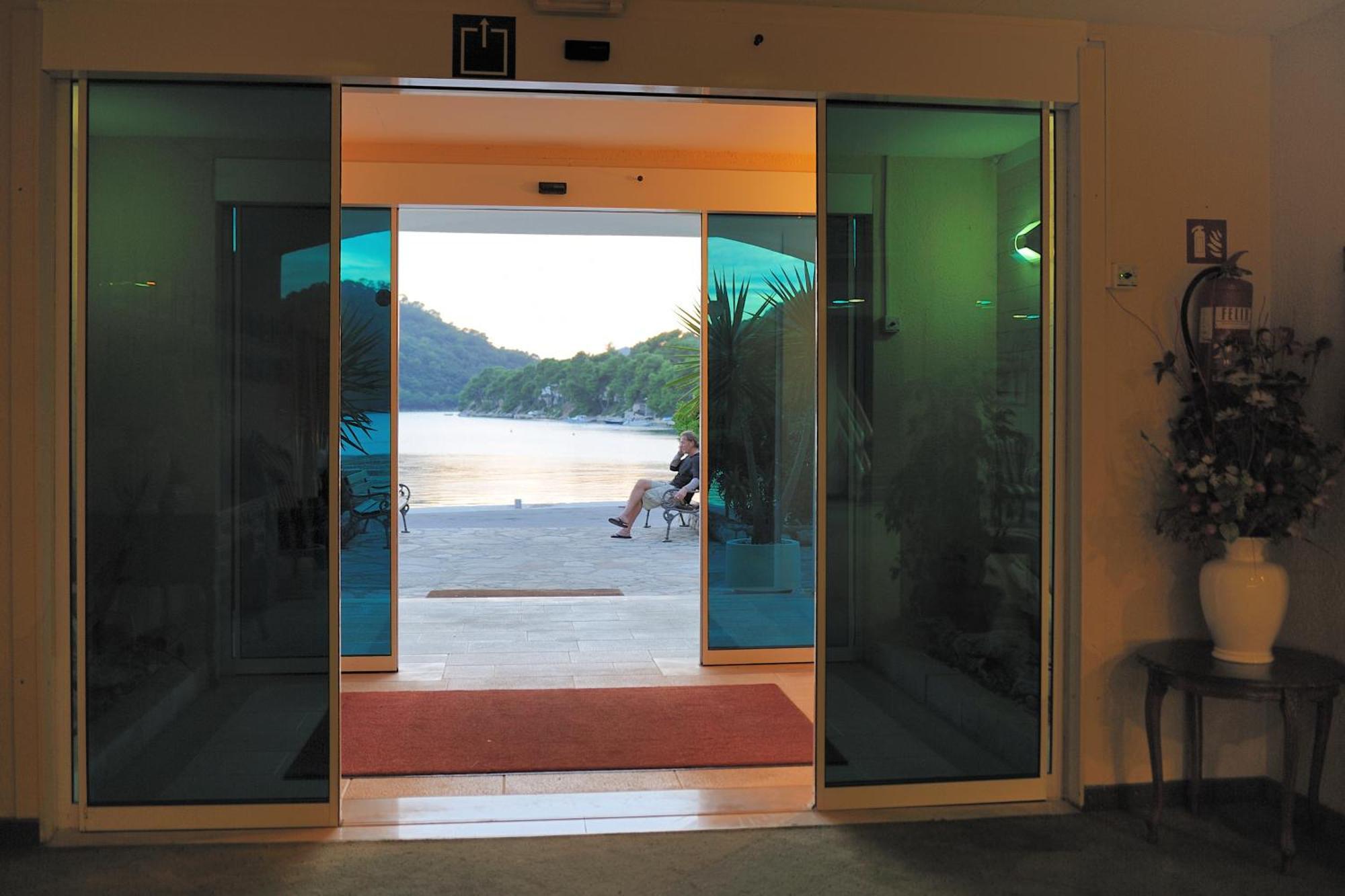 Hotel Solitudo Uble ภายนอก รูปภาพ
