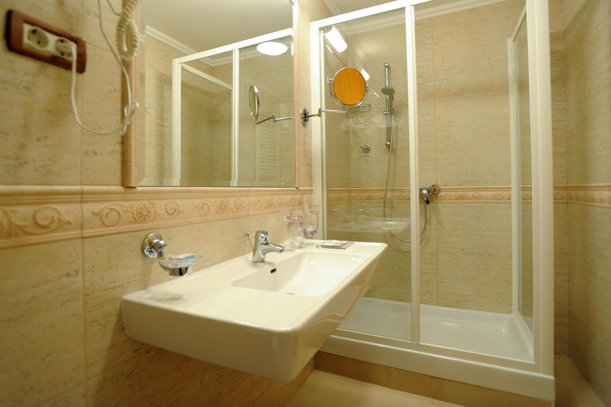 Hotel Solitudo Uble ภายนอก รูปภาพ